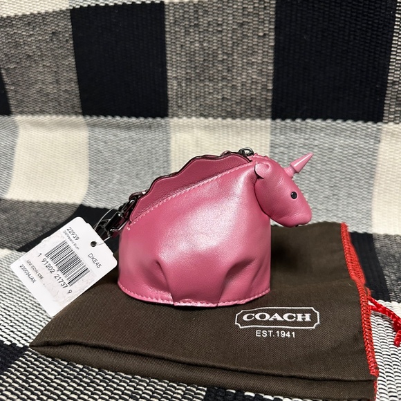 NWT Coach 1941 Uni Unicorn coin case wallet key fob keychain pearl pink coin bag - Picture 3 of 7